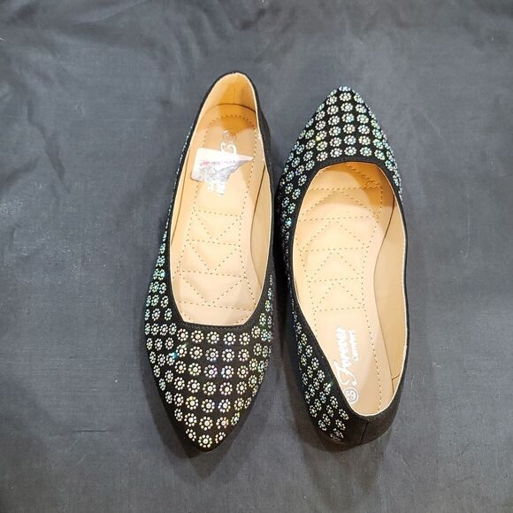 BRAND NEW FOREVER STUDDED POINTED TOE WOMEN"S BALLET FLATS - Picture 4 of 13
